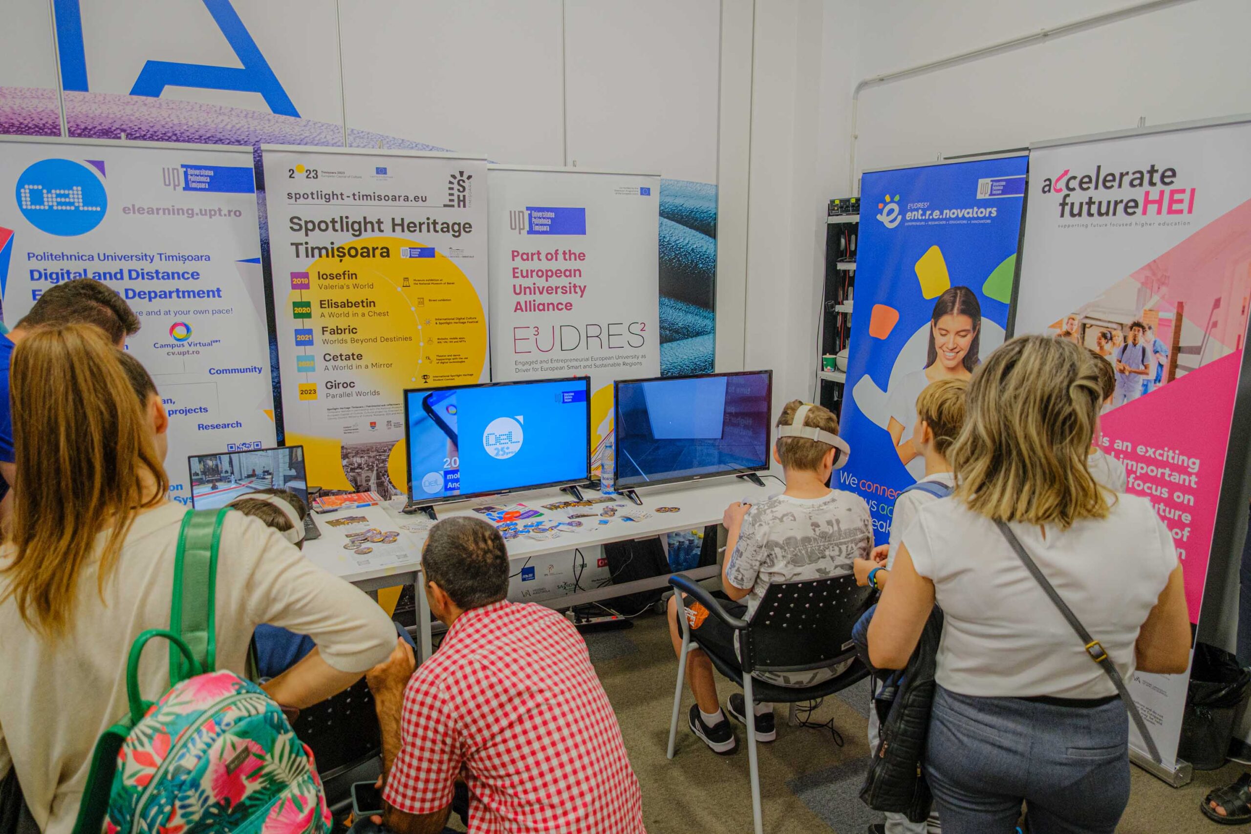 Sute de vizitatori la Muzeul Tehnic UPT pentru Noaptea Cercetătorilor Europeni: Inovația prezentată de E³UDRES² Ent-r-e-novators