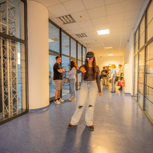 DeL la Noaptea Campusului Deschis: Sute de participanți au explorat inovația digitală în 3 locații UPT